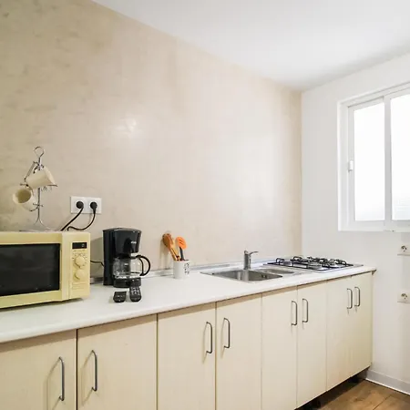 Amazing In With Kitchenette